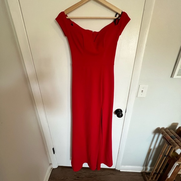 Long red gown - Picture 2 of 7
